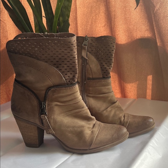 Mjus Shoes - MJUS Ankle Boots Booties Beige Leather Perforated Women’s Size 37